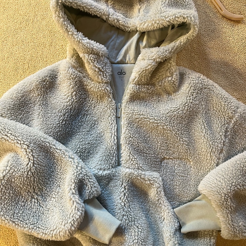 LOWERING PRICE UNTIL 12PM ALO YOGA Sherpa Hoodie 1/4 Zip